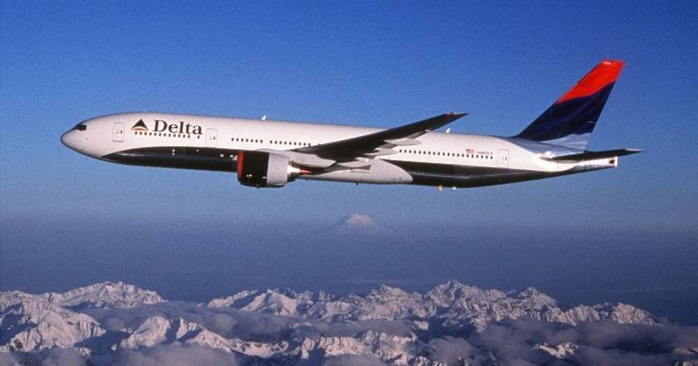 В США Boeing 757 совершил аварийную посадку из-за проблем с двигателем