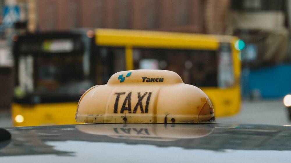 Таксист напал на пассажиров с газовым баллончиком в Москве