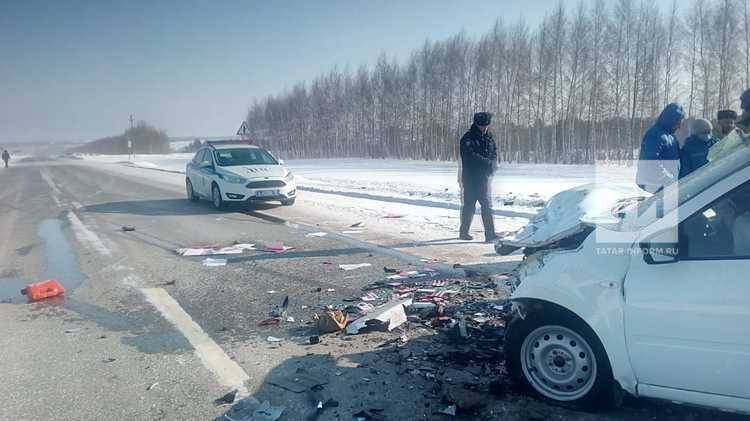 В Татарстане в столкновении двух легковушек погибли четыре человека