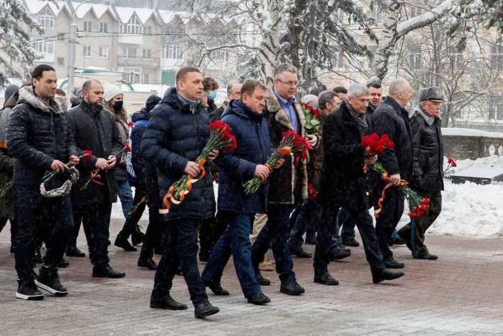 Ставропольцы пришли на церемонию возложения цветов 23 февраля