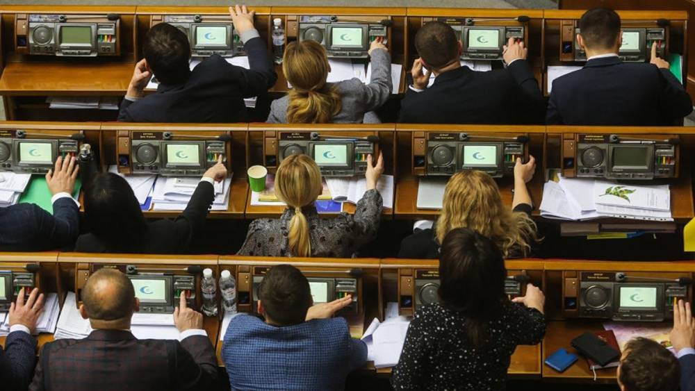 Рада поддержала законопроект о госслужбе, который ранее ветировал Зеленский
