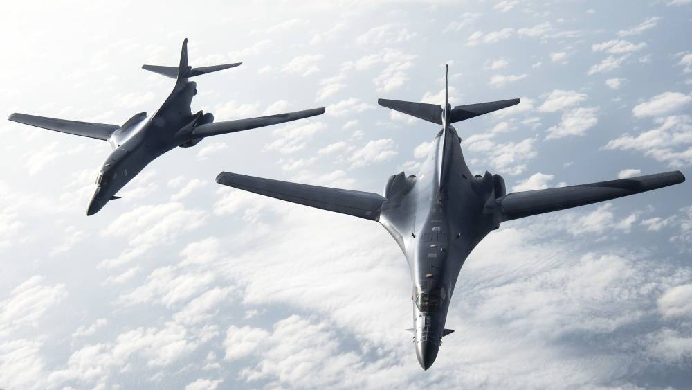 Пентагон перебросил в Норвегию бомбардировщики B-1B Lancer