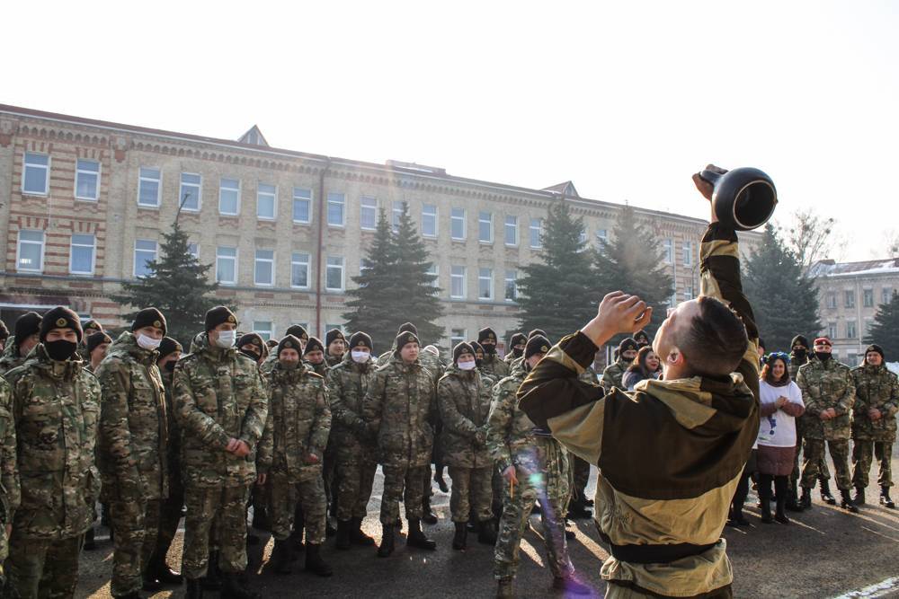 «За мир не только на Земле, а в каждом доме и семье». Военнослужащие ВЧ 5522 приняли поздравления от Белорусского союза женщин