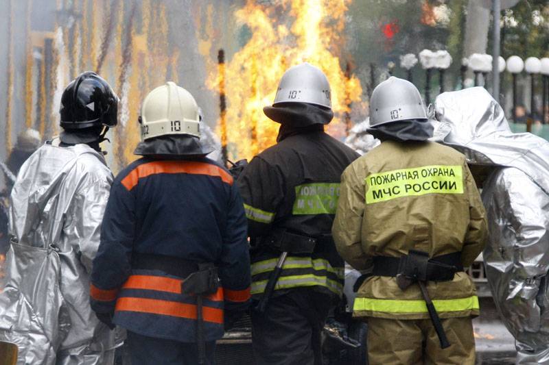 Очевидцы сняли на видео пожар на газопроводе под Оренбургом