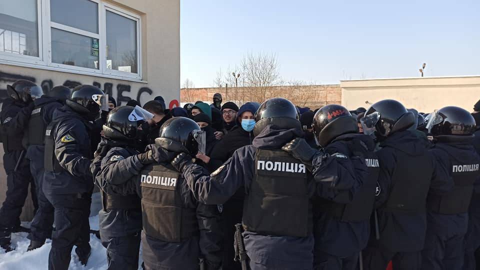Во Львове "Нацкорпус" подрался с полицией из-за Медведчука
