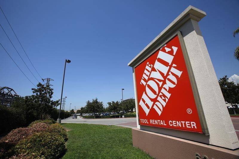 Home Depot и Tesla упали на премаркете; Macy’s выросла
