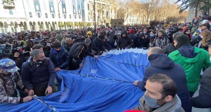 Оппозиция провела митинг в Тбилиси после ареста Ники Мелия - видео