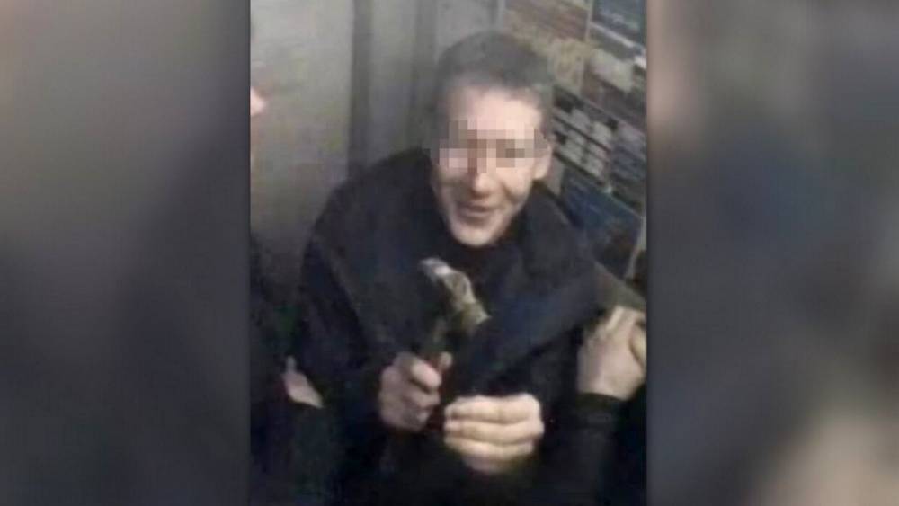 Пензенские подростки-вандалы изуродовали лифт с помощью молотка и попали на видео