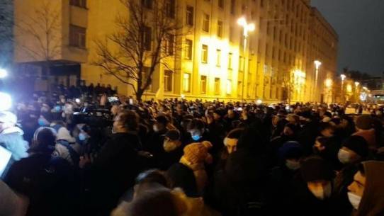 Возле ОП проходит акция протеста из-за приговора Стерненко
