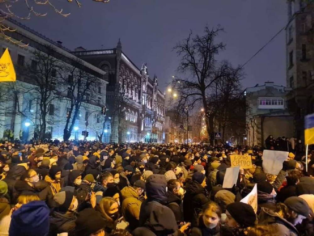 Столкновения в центре Киева: Нацисты штурмуют офис Зеленского