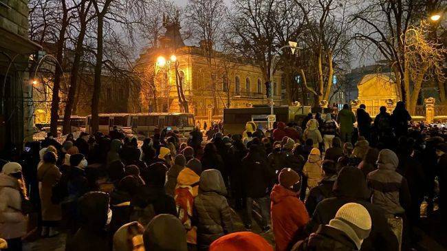 В уличных столкновениях в Киеве пострадали 27 силовиков