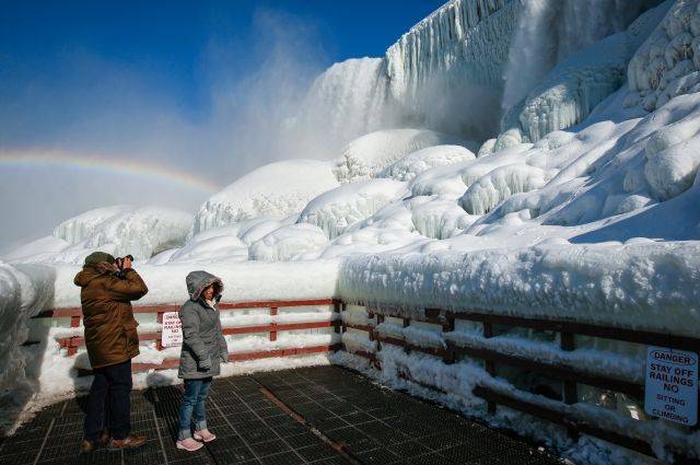 В США из-за аномальных морозов обледенел Ниагарский водопад