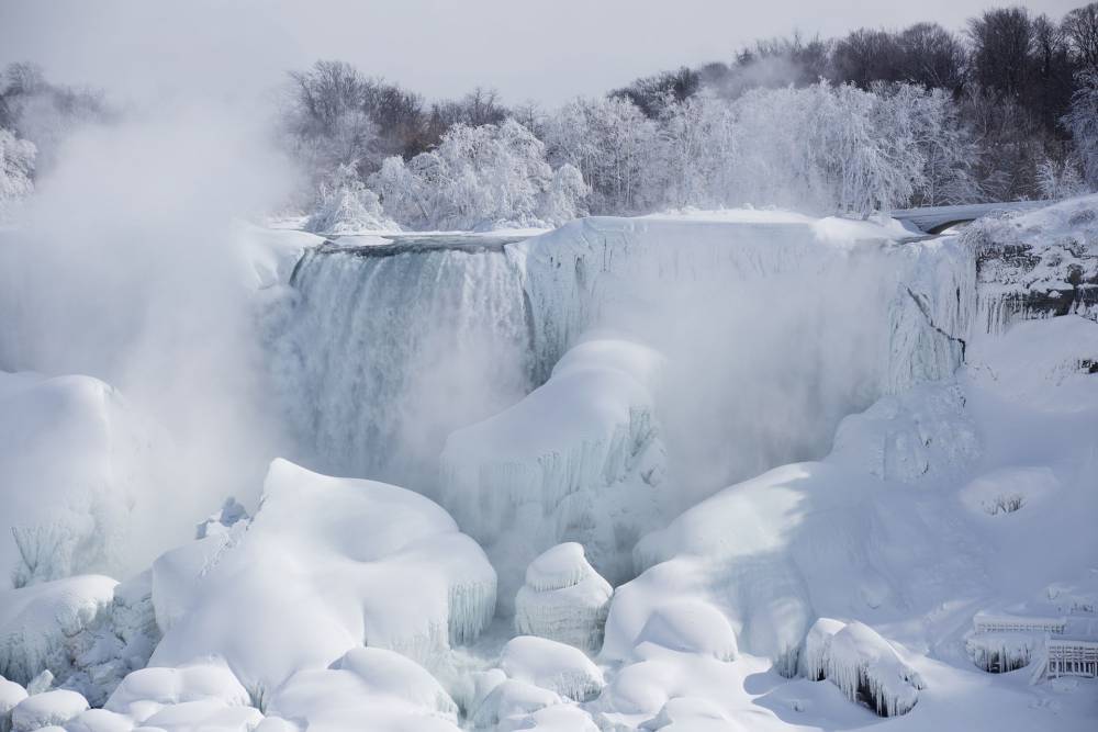 Ниагарский водопад сковало льдом из-за аномальных морозов в США