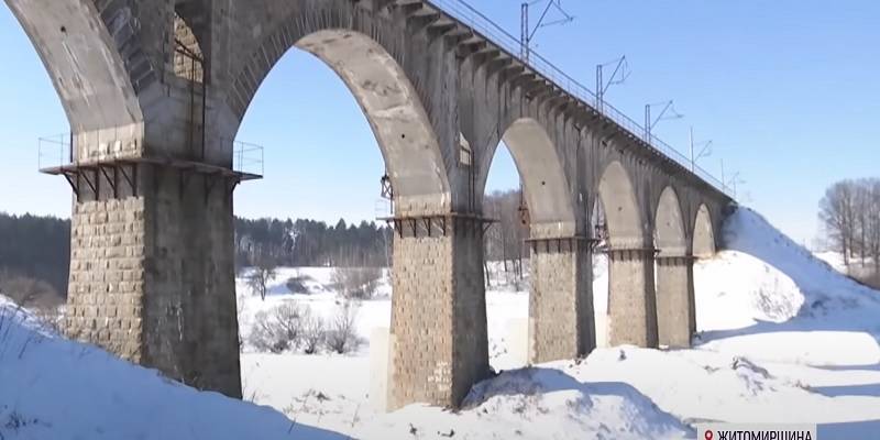 В Житомирской области спасли подростка, после ссоры с девушкой прыгнувшего моста в реку - ТЕЛЕГРАФ