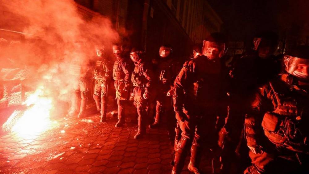 Украинские националисты устроили беспорядки у администрации Зеленского