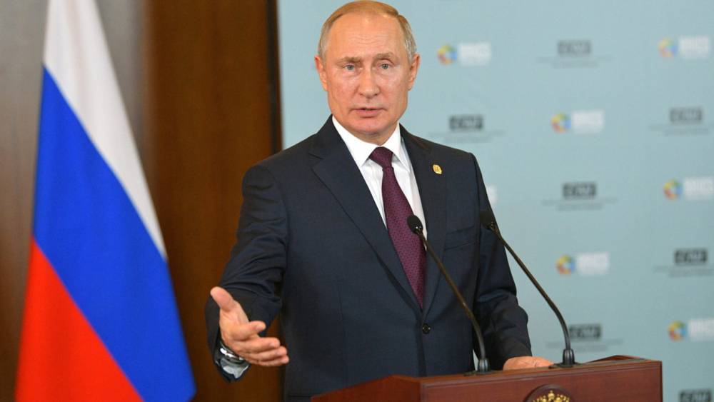 Путин заявил, что Россию хотят поставить под внешний контроль