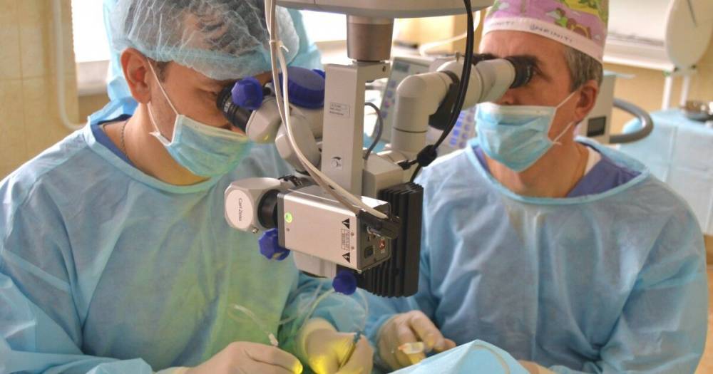 Впервые в истории медицины: в Одессе пациентке удалили опухоль глаза методом электросварки