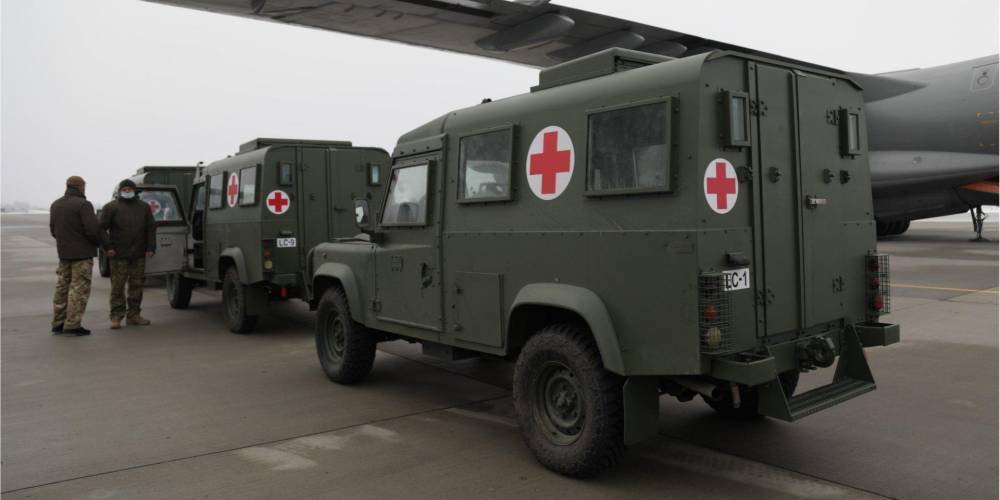 Латвия передала украинской армии семь медицинских бронеавтомобилей — фото
