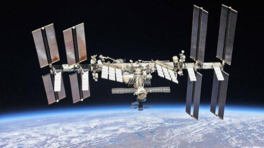 Космонавты придумали, как прекратить утечку воздуха из-за трещин на МКС