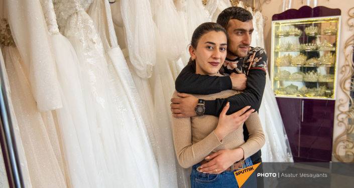Она сказала ему "да" прямо в больнице: история войны, любви и свадьбы армянского солдата