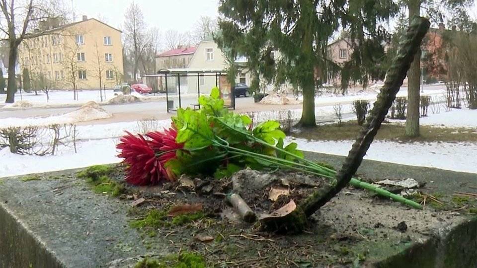 Новое надругательство над памятником советским воинам произошло в Латвии