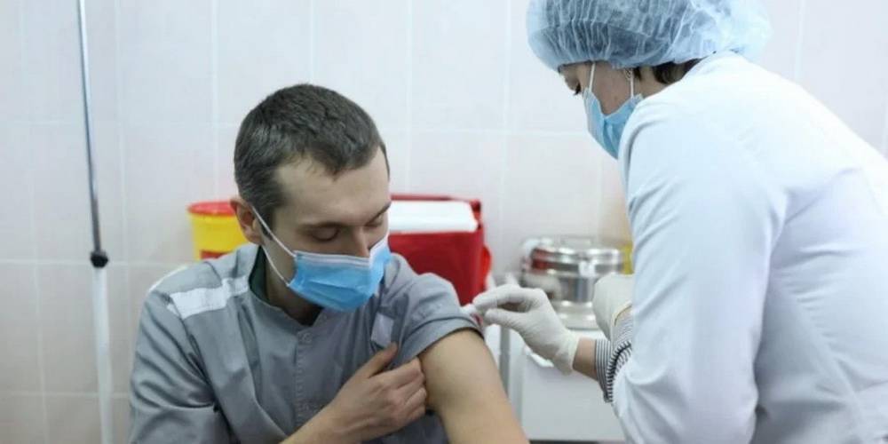 Первый день вакцинации против COVID-19: сделано 159 прививок