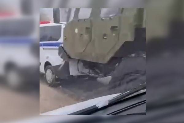 В Подмосковье в ДТП попал автомобиль из состава ЗРС С-400