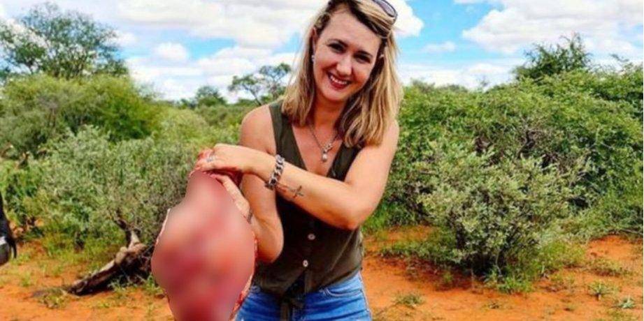 Охотница возмутила пользователей соцсетей фото с сердцем застреленного ею жирафа