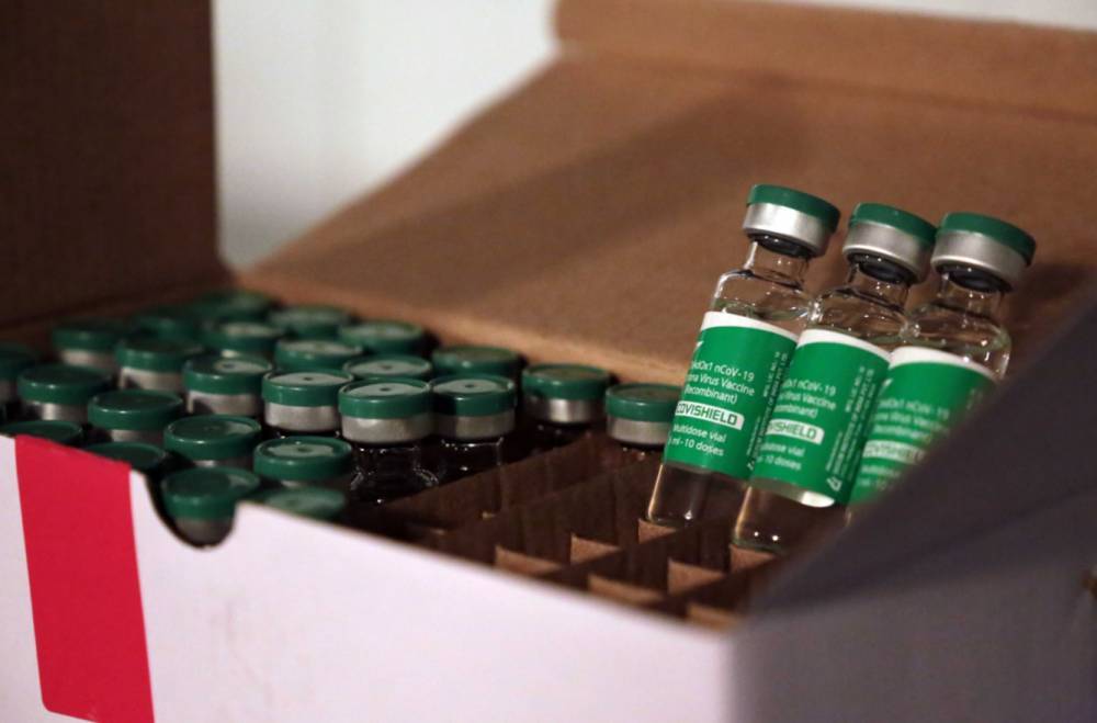 На Луганщине сделали первую прививку от COVID-19: регион получил первую партию вакцины