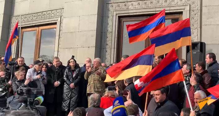 После выступления Хачатурова: оппозиция спела песню в поддержку армии - видео
