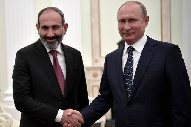Путин и Пашинян в ходе телефонного разговора обсудили ситуацию в Армении
