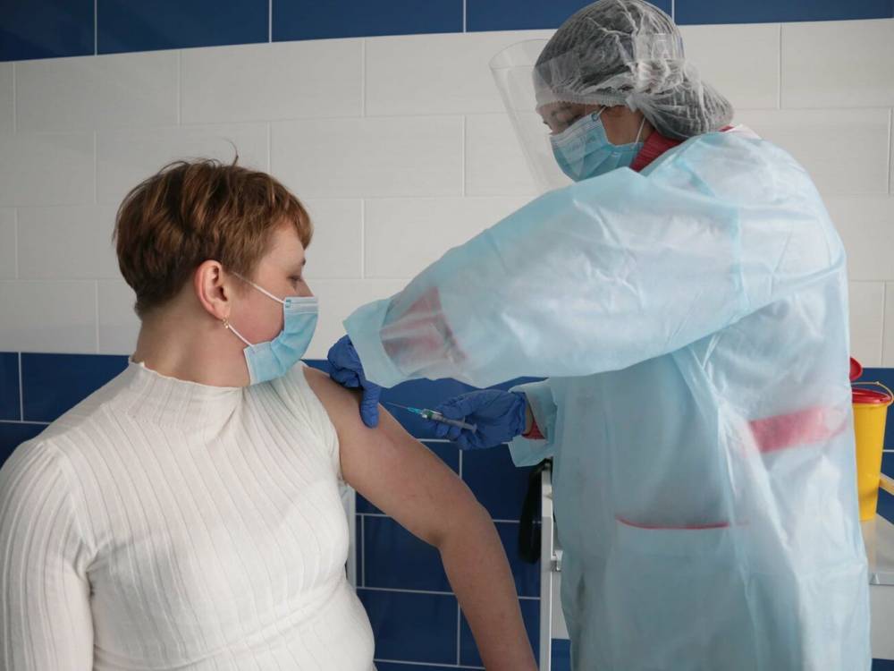 Украинских военнослужащих в зоне ООС начнут вакцинировать от коронавируса 26 февраля