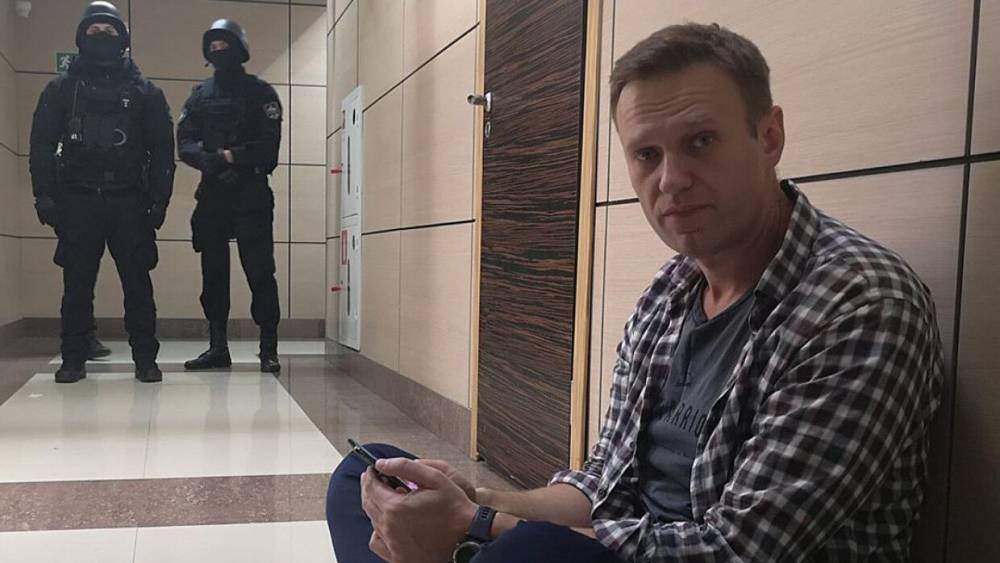 Команда Лексуса и Вована выяснила причину лишения Навального статуса "узник совести"