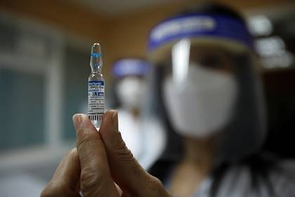 Европейская страна начала прививать граждан российской вакциной «Спутник V»