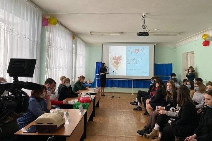 Школьники из Серпухова узнали, как получить профессию врача