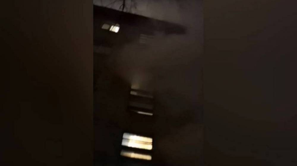 Десять человек эвакуировали из горящей пятиэтажки в центре Воронежа