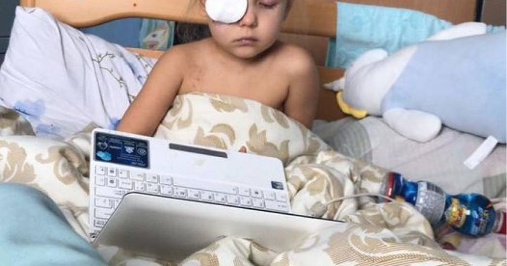 В немедленной помощи нуждается Софийка: онкология "съедает" глаз ребенка