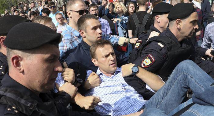 Навальному, которого отправили по этапу, присудили новую премию