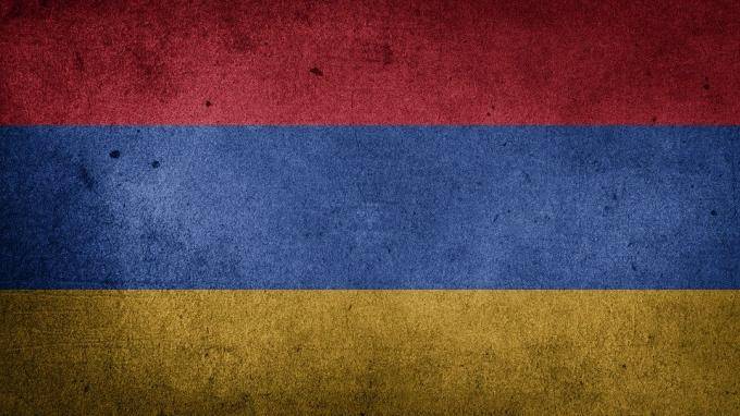 Президент Армении планирует встретиться с начальником Генштаба