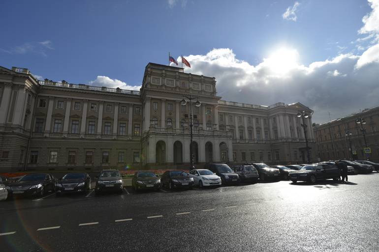 Депутаты Петербурга отзовут поправку к закону о ЗНОП из-за участка возле «Невской ратуши»