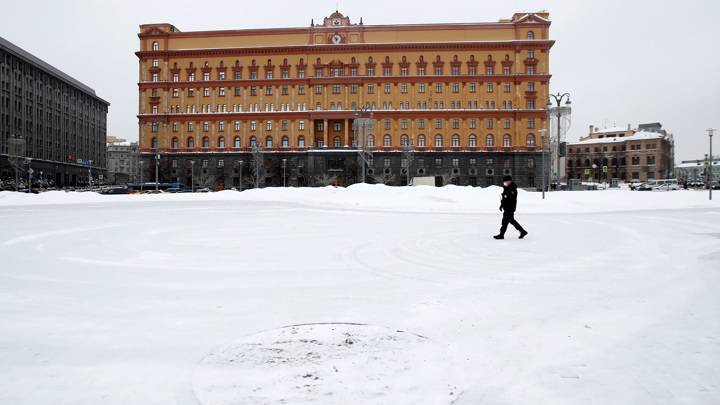 В Кремле рассказали, кто вправе решать судьбу памятника на Лубянке