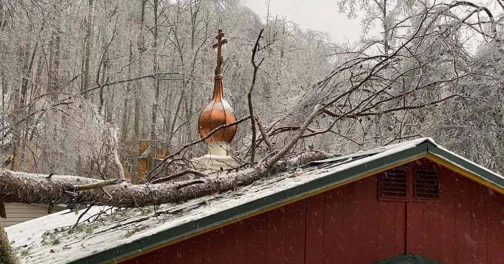 Русский монастырь в США на 2 недели остался без электричества в холода