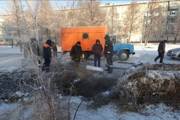 Омские коммунальщики завершили устранение аварии на 1-й Железнодорожной