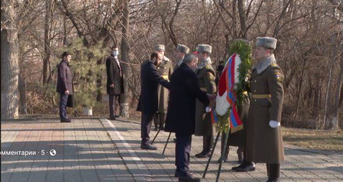 Премьер-министр и его команда почтили память жертв Сумгаитских погромов. Видео