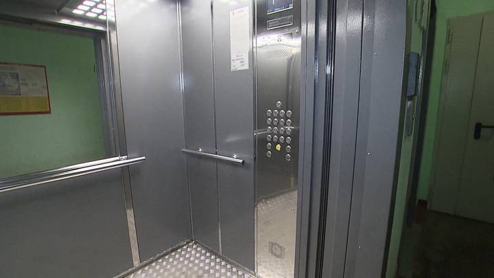 Местное время. Лифты нового поколения: в Москве заменят 3 тысячи старых кабин