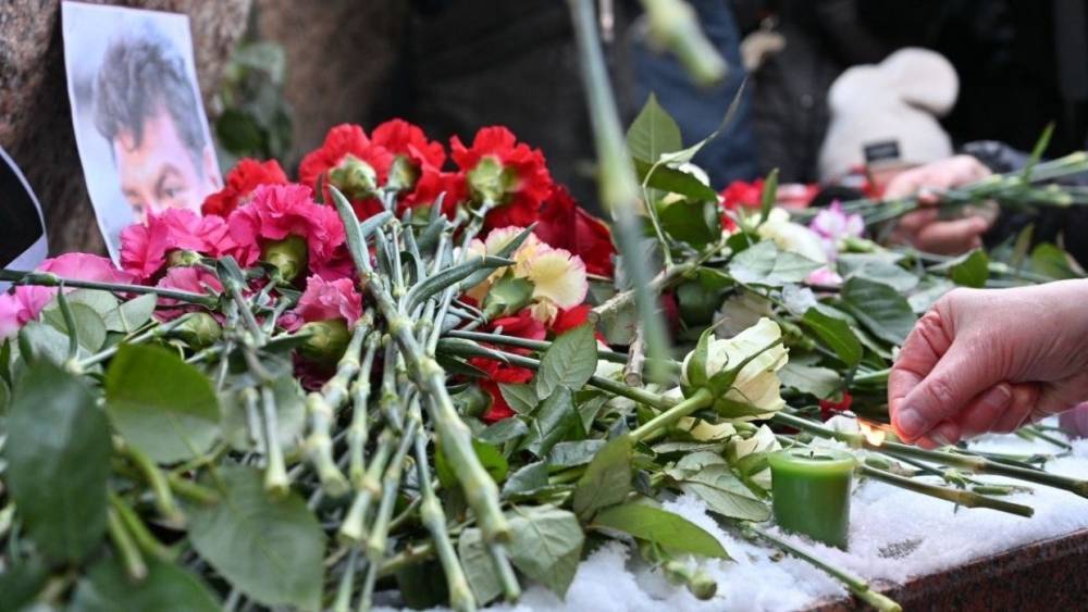 Место гибели Бориса Немцова посетили послы трех стран