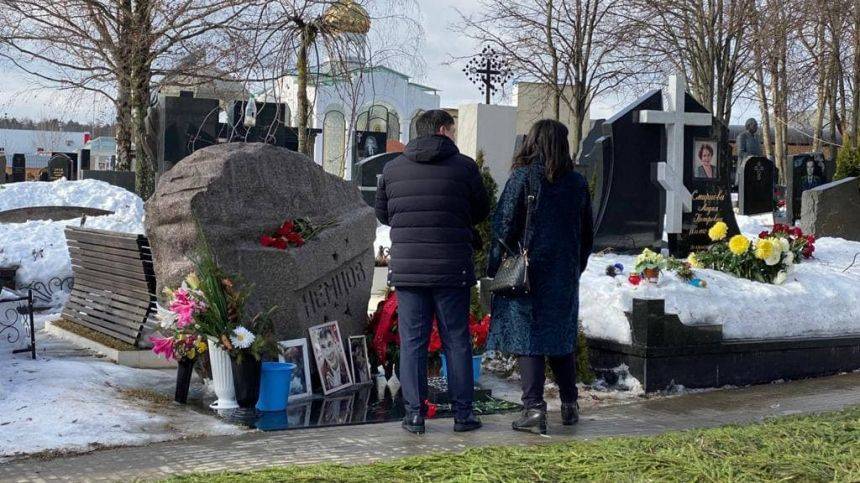 Зарубежные дипломаты не пришли на кладбище к могиле Немцова