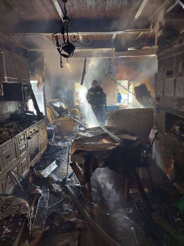 Смолянину не удалось огнетушителем погасить пожар в своем доме