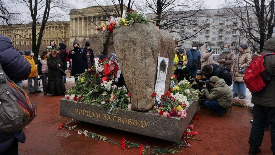 Акция памяти Борису Немцову в Петербурге прошла без задержаний