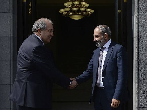 Президент Армении «не поддержал» Пашиняна и отказался увольнять главу Генштаба